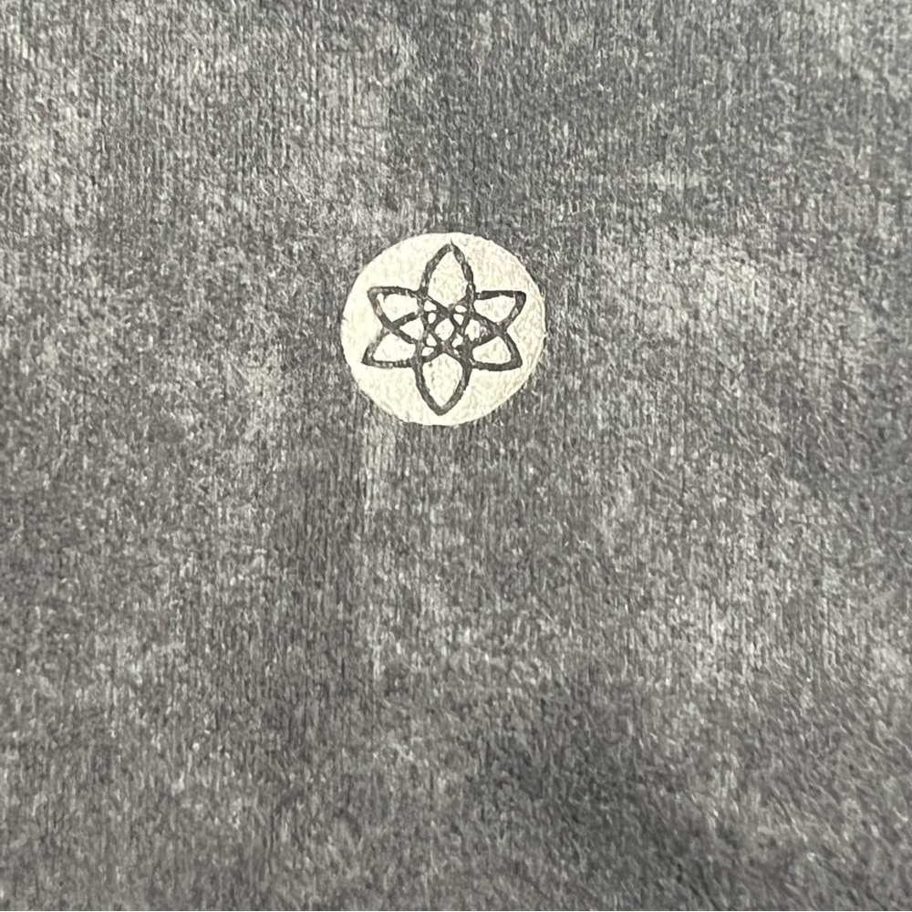 Gaiam Gray Patterned Cropped Yoga Leggings Medium - image 8